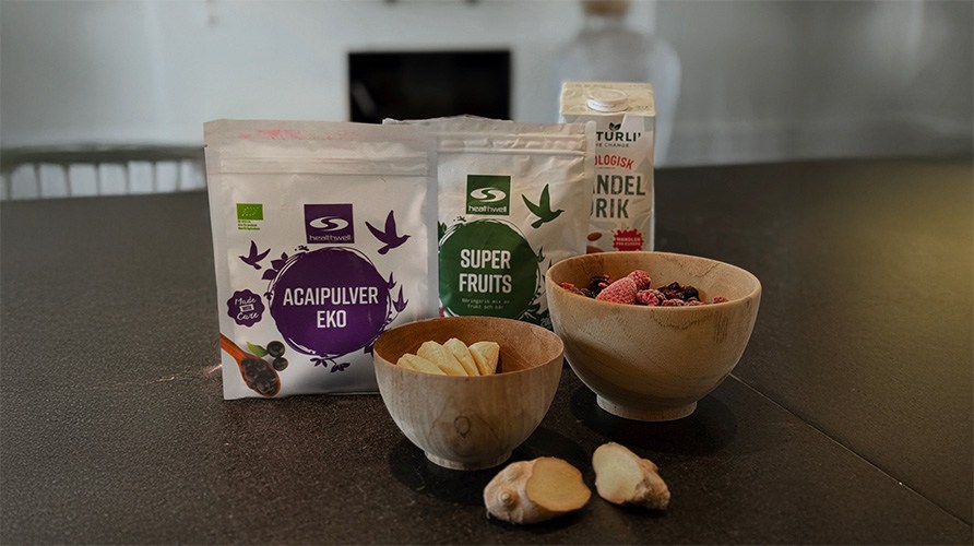 Ingredienser til Lea Kesslers antioxidantsmoothie st�r samlet p� et k�kkenbord.